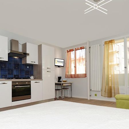Blue Lagon Five Stars Holiday House 尼斯 外观 照片