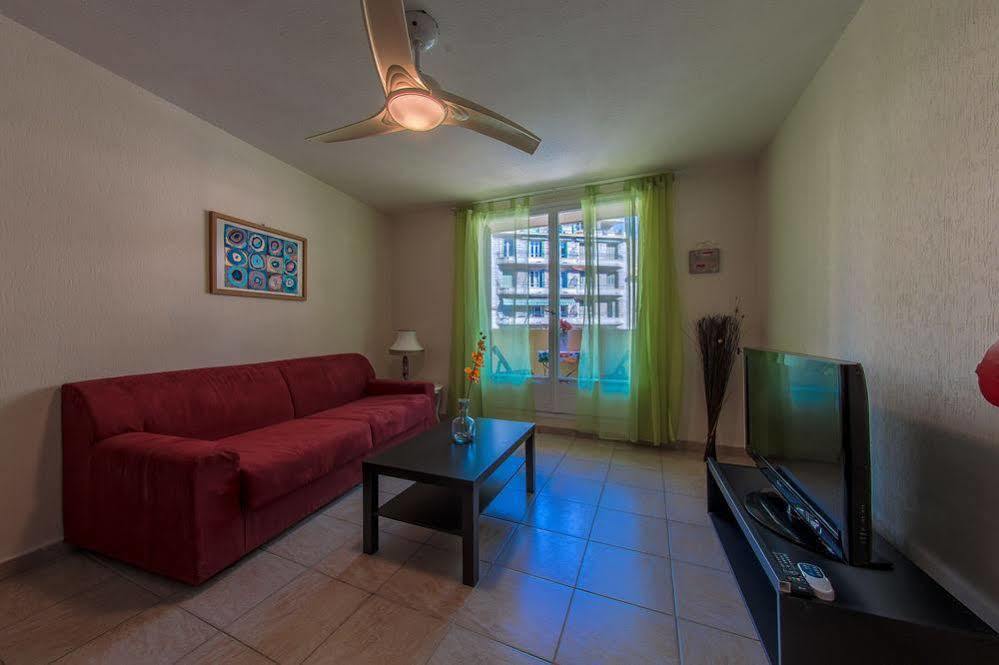 Blue Lagon Five Stars Holiday House 尼斯 外观 照片