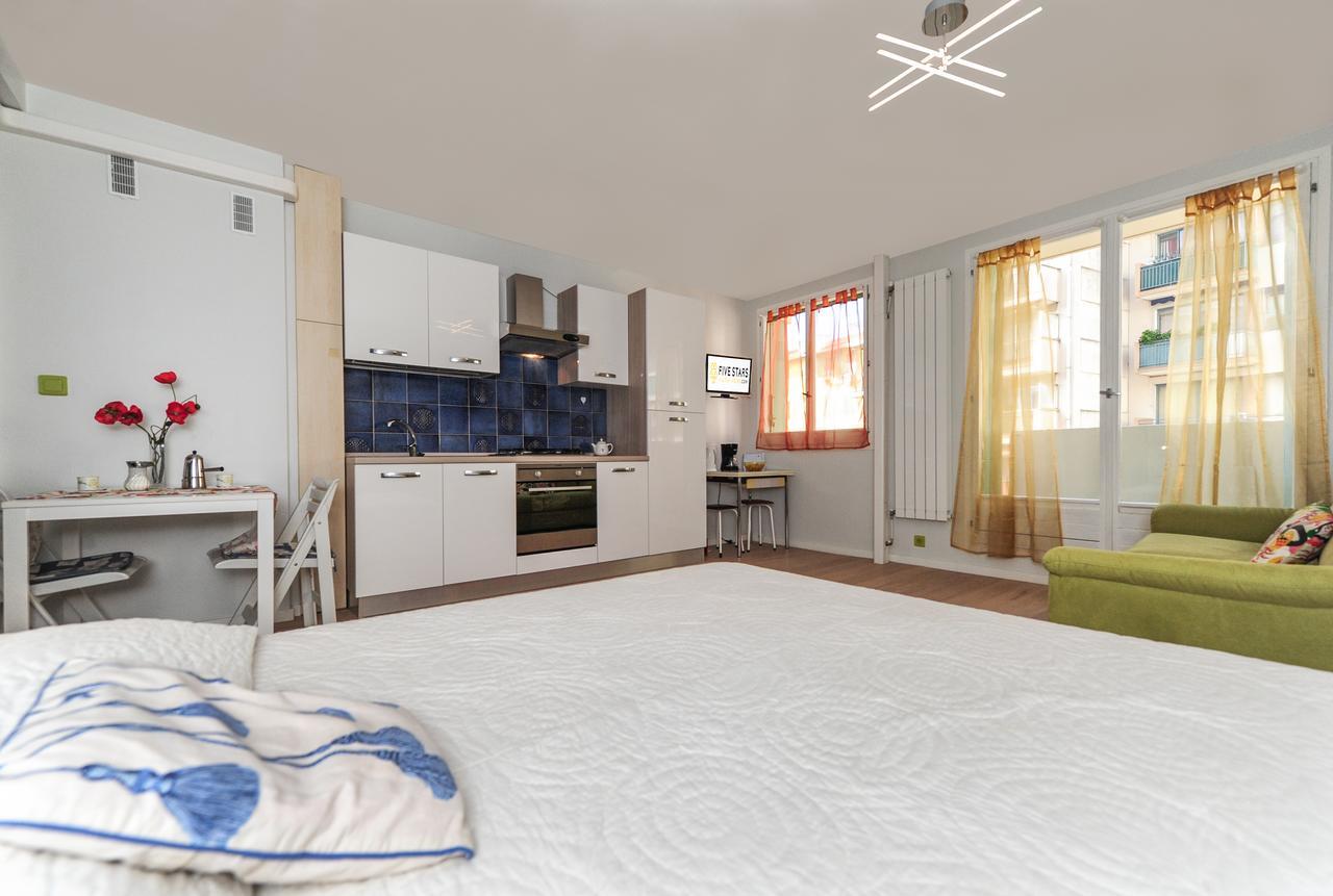 Blue Lagon Five Stars Holiday House 尼斯 外观 照片