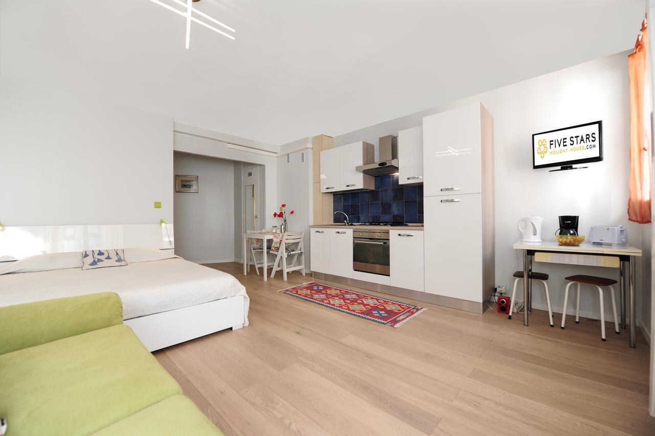 Blue Lagon Five Stars Holiday House 尼斯 外观 照片