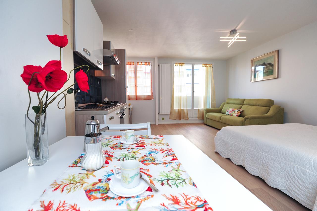 Blue Lagon Five Stars Holiday House 尼斯 外观 照片